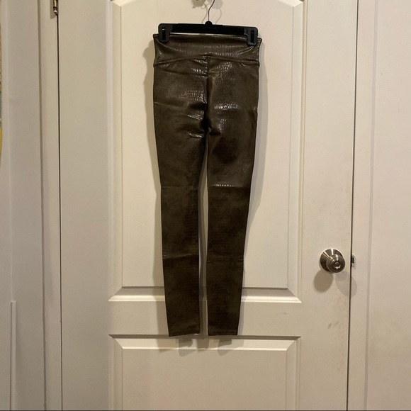 Spanx Faux Leather Croc Shine Leggings in Color Darkened Olive - Picture 5 of 5